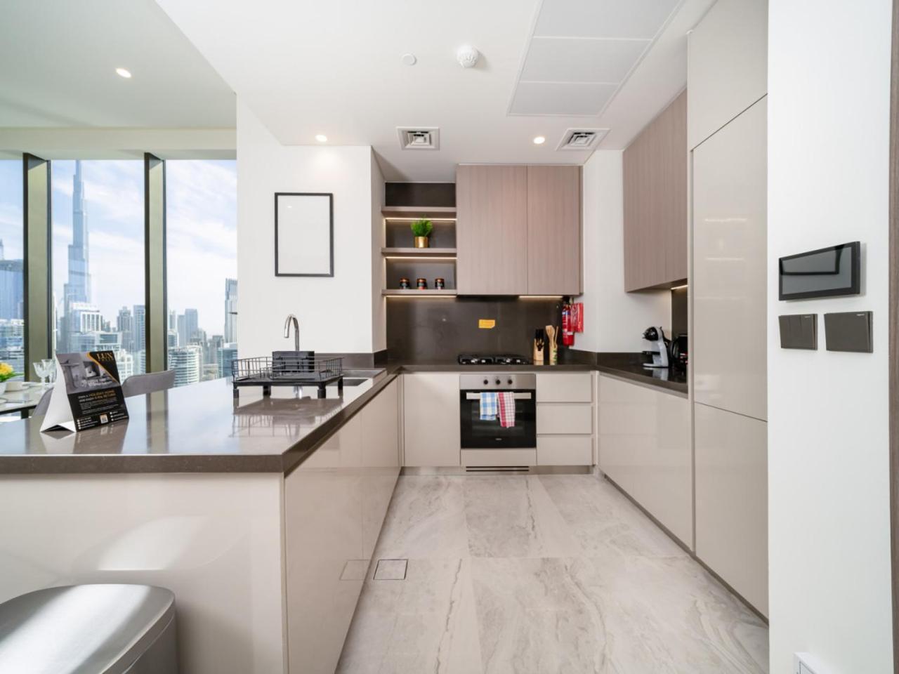 Brand New Business Bay 1 Bed With Burj Khalifa And Canal Views Apartment *
