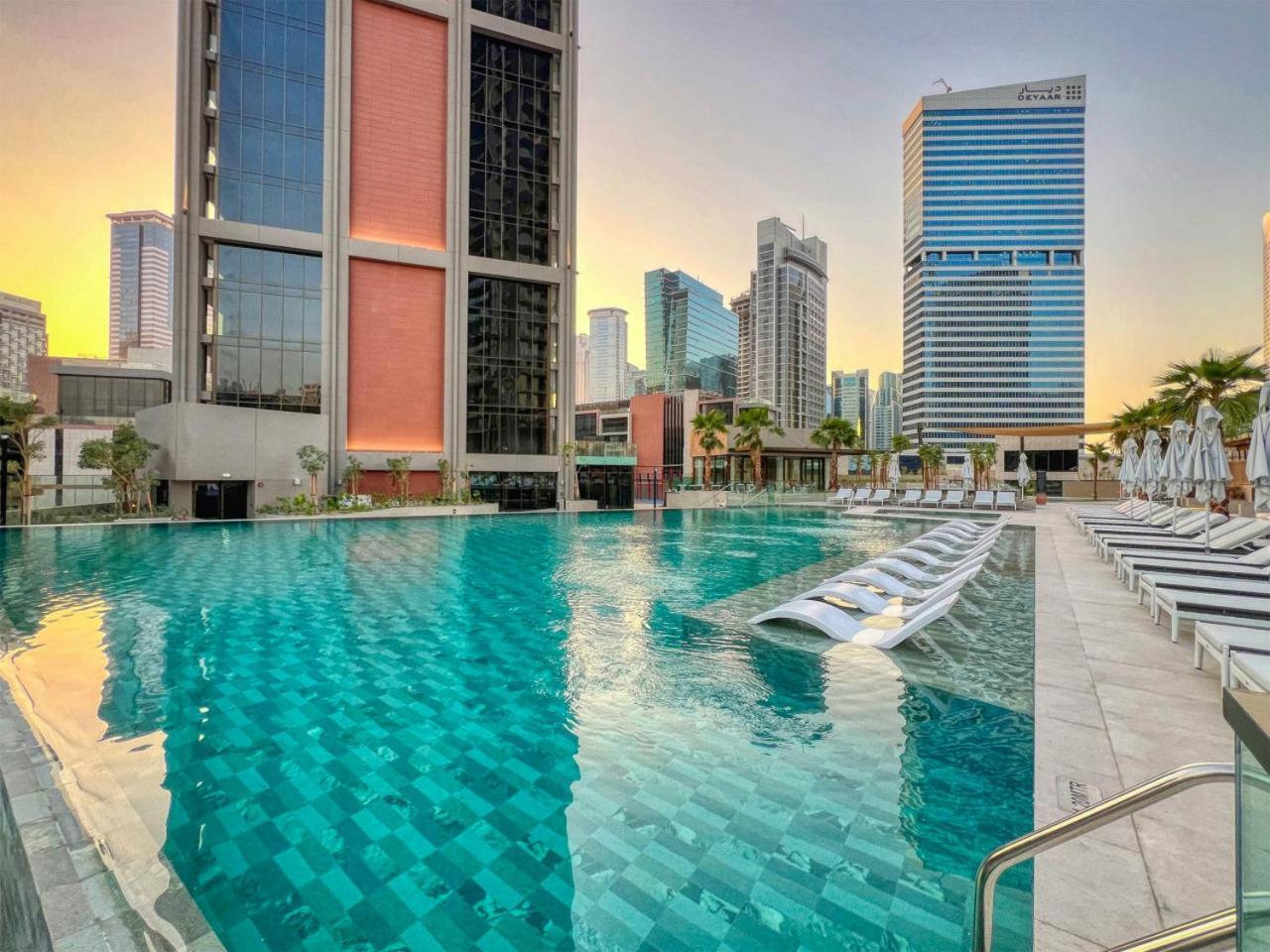 Brand New Business Bay 1 Bed With Burj Khalifa And Canal Views Apartment *